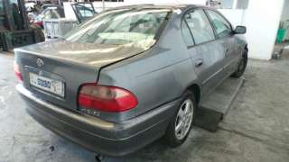 toyota avensis berlina (t 22) 1997-2003 del año 2001