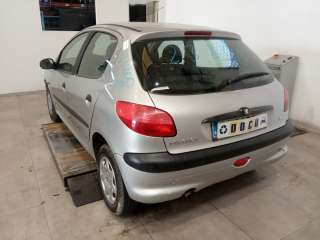 peugeot 206 berlina 1998-2010 del año 2000