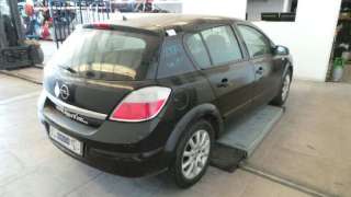 opel astra h berlina 2004-2007 del año 2005