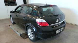 opel astra h berlina 2004-2007 del año 2005