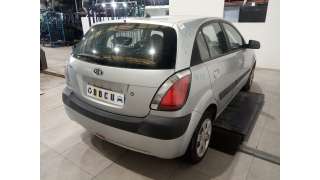 kia rio 2005-2012 del año 2005