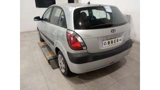 kia rio 2005-2012 del año 2005