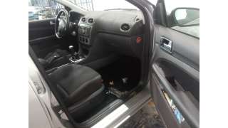 ford focus berlina (cap) 2004-2007 del año 2005