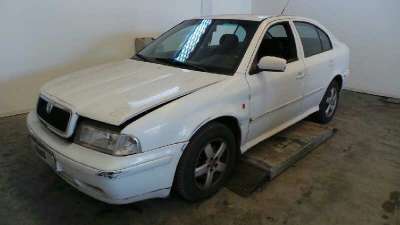 skoda octavia berlina (1u2) 1997-1998 del año 2000
