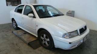 skoda octavia berlina (1u2) 1997-1998 del año 2000