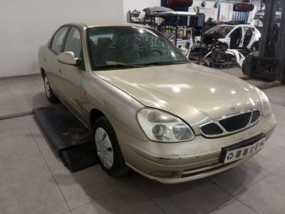 daewoo nubira berlina 1997-2004 del año 2000