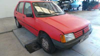 peugeot 205 berlina 1983-1998 del año 1985