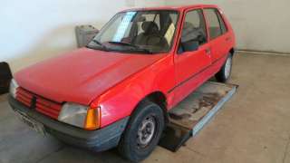 peugeot 205 berlina 1983-1998 del año 1985