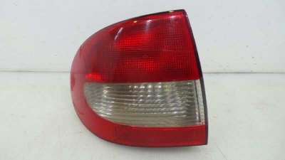 Recambio de piloto trasero izquierdo para renault megane i classic (la0) 1996-2001 referencia OEM IAM 7700428058 7700428058 