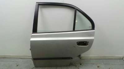 Recambio de puerta trasera izquierda para hyundai accent (lc) 1999-2010 gls referencia OEM IAM 7700325030 7700325030 