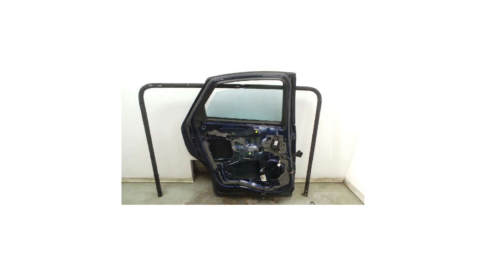 Recambio de puerta trasera izquierda para ford mondeo ber. (ca2) 2007-2015 ghia referencia OEM IAM 1694252 1694252  Recambio de puerta trasera izquierda para ford mondeo ber. (ca2) 2007-2015 ghia referencia OEM IAM 1694252 1694252