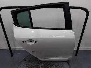 Recambio de puerta trasera derecha para renault megane iii berlina 5 p 2008-2016 business referencia OEM IAM 821006014R 82100601