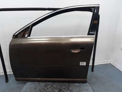 Recambio de puerta delantera izquierda para volvo v70 familiar 2007-2015 edition r-design referencia OEM IAM 32228890 32228890 
