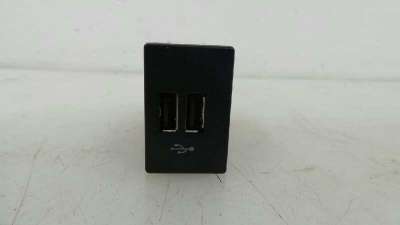 Recambio de puerto usb para infiniti q30 2015- 1.5 diesel cat referencia OEM IAM 284H33ZD2A 284H33ZD2A 