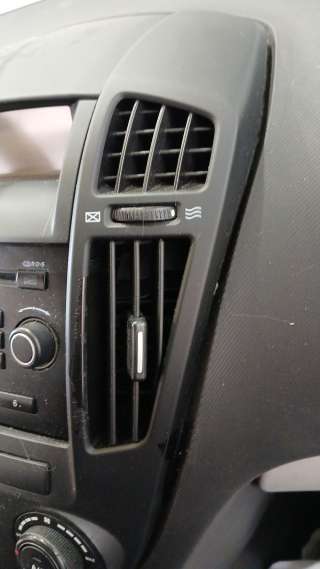 Recambio de aireador central derecho para kia cee´d hatchback (ed) 2006-2012 1.4 referencia OEM IAM 974401H000 974401H000 