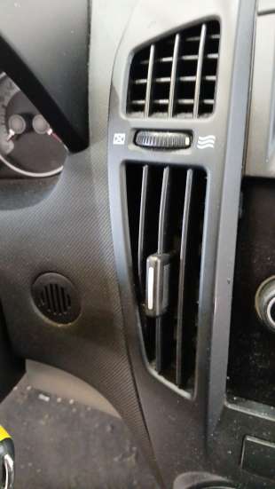 Recambio de aireador central izquierdo para kia cee´d hatchback (ed) 2006-2012 1.4 referencia OEM IAM 974301H000 974301H000 
