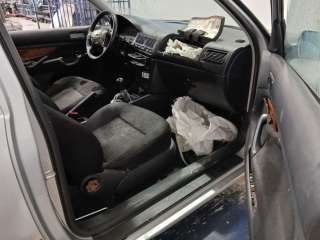 volkswagen golf iv berlina (1j1) 1997-2003 del año 2001