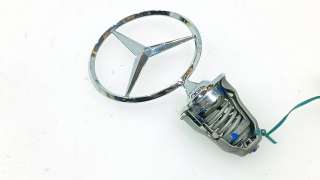 Recambio de emblema para mercedes-benz clase e (w211) berlina 2002-2009 e 270 cdi (211.016) referencia OEM IAM A2108800186 A2108