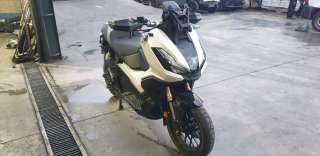 honda adv 350 2022- del año 2024