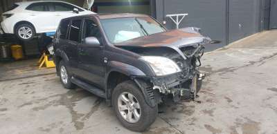 toyota land cruiser (j12) 2002-2009 del año 2003