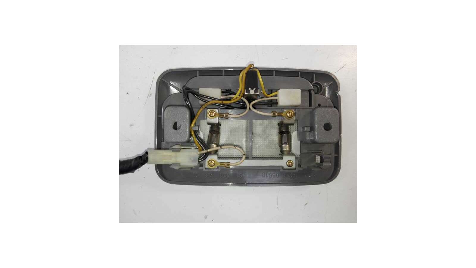 Recambio de luz interior para ssangyong korando 2003-2006 2.9 turbodiesel cat referencia OEM IAM 7767034000ACE   Recambio de luz interior para ssangyong korando 2003-2006 2.9 turbodiesel cat referencia OEM IAM 7767034000ACE
