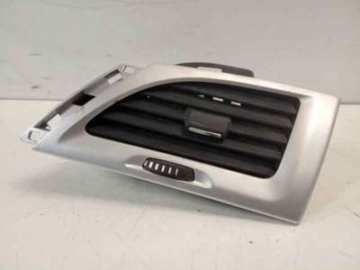 Recambio de rejilla aireadora para renault megane iii berlina 5 p 2008-2016 dynamique referencia OEM IAM 687607741R  