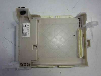 Recambio de caja reles / fusibles para toyota yaris 2011-2014 active hybrid referencia OEM IAM 8273052L70C 3C060070 