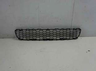 Recambio de rejilla paragolpes central para toyota corolla verso (r1) 2004-2009 2,2 d-4d sport referencia OEM IAM 531120F020  