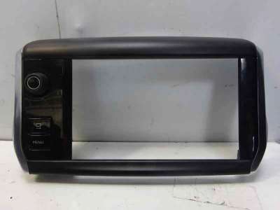 Recambio de moldura para peugeot 208 2012-2019 allure referencia OEM IAM 9673861377  