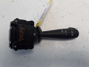 Recambio de mando limpia para dacia sandero 2008-2013 ambiance referencia OEM IAM 681727472R  
