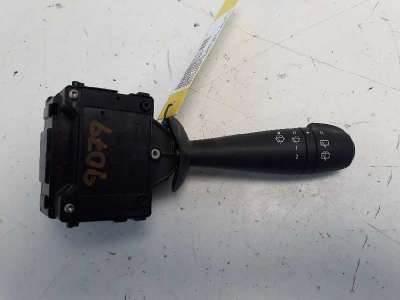 Recambio de mando limpia para dacia sandero 2008-2013 ambiance referencia OEM IAM 681727472R  