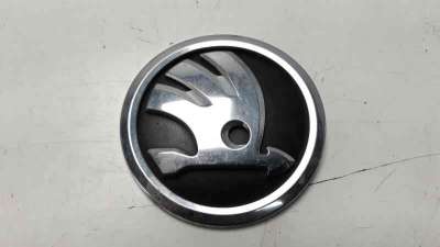 Recambio de molduras delanteras para skoda octavia lim. (5e3) 2013-2018 rs referencia OEM IAM 5JA853621  