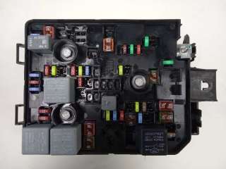 Recambio de caja reles / fusibles para opel corsa e 2014- edition referencia OEM IAM 39068005  