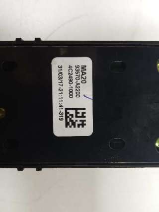 Recambio de mando elevalunas delantero izquierdo para kia cee´d 2012-2018 drive referencia OEM IAM 93570A2200  