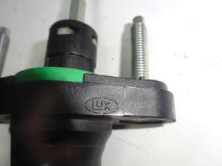 Recambio de bomba embrague para toyota auris 2006-2012 active referencia OEM IAM 3142052050  