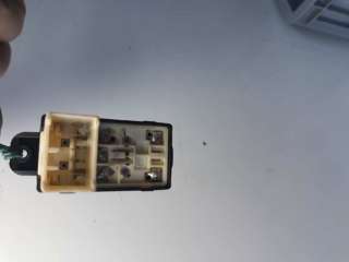 Recambio de mando elevalunas delantero derecho para kia cerato 2004-2007 1.6 cat referencia OEM IAM 935782D000  