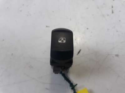 Recambio de mando elevalunas delantero derecho para renault megane ii berlina 3p 2002-2009 referencia OEM IAM 315013A  