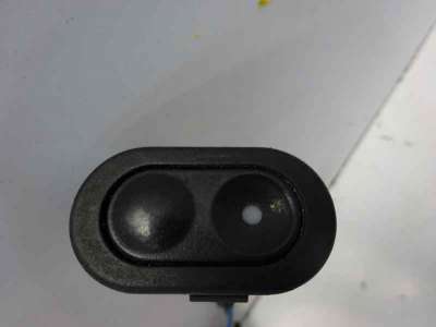 Recambio de mando elevalunas trasero derecho para opel corsa b 1993-1997 referencia OEM IAM   