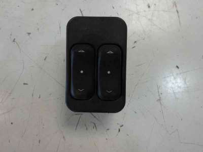 Recambio de mando elevalunas delantero izquierdo para opel corsa c 2000-2003 referencia OEM IAM 24409205  