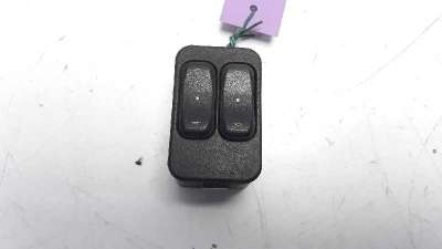 Recambio de mando elevalunas delantero izquierdo para opel corsa c 2000-2003 referencia OEM IAM 24409205  