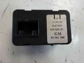 Recambio de mando elevalunas delantero izquierdo para opel corsa c 2000-2003 referencia OEM IAM 90561088  