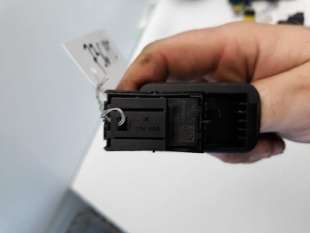 Recambio de mando elevalunas trasero izquierdo para volkswagen golf vii lim. 2012-2017 sport by r-line bluemotion referencia OEM 2