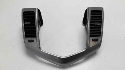 Recambio de rejilla aireadora para chevrolet cruze 2009-2014 lt referencia OEM IAM 94567908  