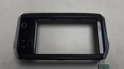 Recambio de moldura para peugeot 208 2012-2019 style referencia OEM IAM 9673861377  