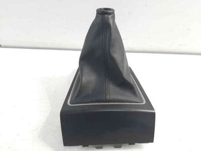 Recambio de guarnecidos palanca cambio para hyundai i20 2014- 1.2 16v cat referencia OEM IAM 84650C8000  