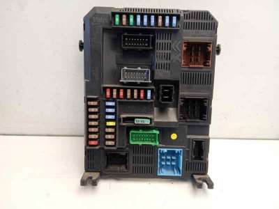 Recambio de caja reles / fusibles para peugeot 308 2013- referencia OEM IAM 9807054180  