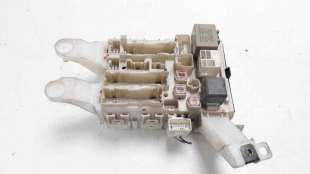 Recambio de caja reles / fusibles para toyota auris 2006-2012 luna referencia OEM IAM 8273002150A  