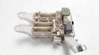 Recambio de caja reles / fusibles para toyota auris 2006-2012 luna referencia OEM IAM 8273002150A  