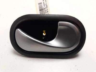Recambio de maneta interior trasera derecha para renault clio iii 2005-2016 1.2 referencia OEM IAM   