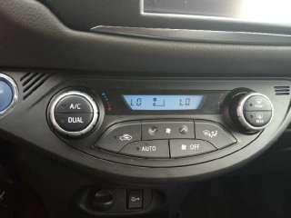 Recambio de mando climatizador para toyota yaris 2017- hybrid active referencia OEM IAM 559000D800  